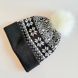 Bonnet d'hiver unisexe en tricot avec pompon, motif géométrique noir et blanc, décontracté pour l'extérieur, taille adulte 56-58 cm, bonnets personnalisables - Product Image 4