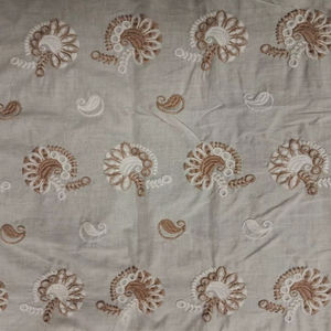 Tela de Algodón Blanca de Alta Demanda con Bordado Paisley Marrón y Blanco en Toda la Superficie, Material Bordado con Motivo Buti para Vestidos y Manualidades - Product Image 1