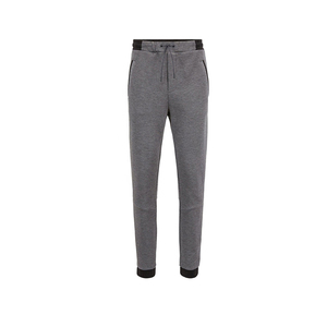 Elegante conjunto deportivo para hombre, ropa atlética cómoda diseñada para uso en el gimnasio, viajes y ocio de fin de semana. Prendas de algodón orgánico. - Product Image 3