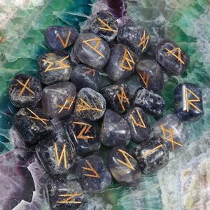 Vente en gros de cristaux de gemme naturelle personnalisée guérison 7 chakras pierres guérison améthyste Rune pierres ensemble - Product Image 2