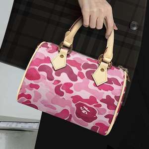 Bolso Tipo Pillow con Estampado de Camuflaje CHEETAH, Diseño Único y Personalizado, con Correa para el Hombro, Moderno y Versátil, Agrega un Toque Sofisticado, el Mejor Bolso para Damas - Product Image 4