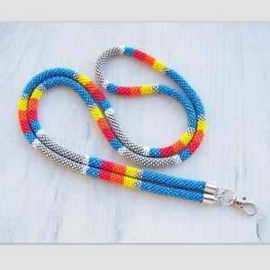 Collier tendance bohème à perles, porte-clés et porte-carte d'identité fait main pour le bureau et l'école à prix avantageux - Product Image 1