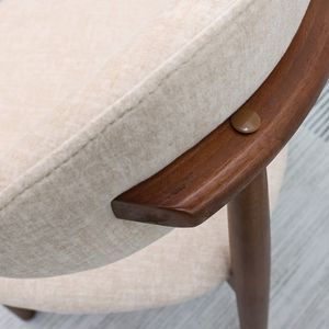 Set di 2 Sedie da Pranzo Imbottite in Flanella Color Cammello Chiaro con Gambe in Legno Massello di Noce, Senza Braccioli, per Cucina e Ristorante - Product Image 4