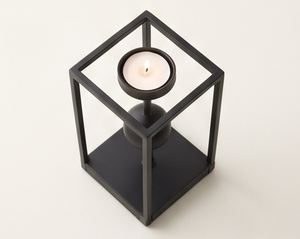 Candelabro de Metal con Acabado Negro de Lujo, Forma de Jaula Arquitectónica con Portavelas Flotante, Decoración Elegante para Mesa de Boda - Product Image 2