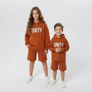 Conjunto de Sudadera con Capucha y Pantalones Cortos para Niñas, Tela Suave Premium, Sudadera con Capucha y Pantalones Cortos a Juego, Ropa Deportiva Informal - Product Image 1