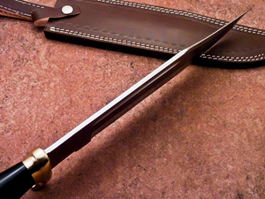Cuchillo Bowie Multifuncional de Caza y Camping, Hecho a Mano, de Acero D2 de Grado Industrial, Mango de Madera de 12 Pulgadas, Borde Dentado, con Clip - Product Image 4
