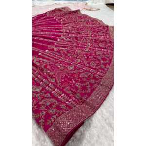 Lehenga Choli de Diseñador para Bodas con Lentejuelas y Bordado - Product Image 2