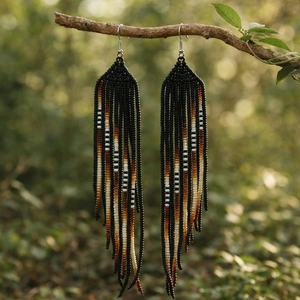 Pendientes de borlas largas estilo bohemio con cuentas de arroz coloridas y geométricas, aretes de flecos estilo bohemio con cuentas de semillas y borlas colgantes. - Product Image 1