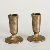 Fabriqué avec des finitions élégantes en fer forgé, de qualité durable et aux designs intemporels, parfait pour les intérieurs modernes et luxueux.