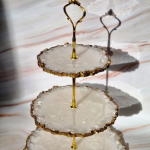 Support à gâteau en résine fait main pour une décoration de table élégante et le service - Product Image 1