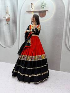 Ensemble Lehenga Traditionnel pour Femme en Coton Rouge et Noir, Imprimé Coloré, Dentelle à Motifs Miroir, Infroissable, Longueur Ras du Sol, pour Soirée - Product Image 3