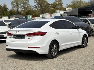 2016 Avante AD Blanc Propre Voiture Familiale Compacte Économique Durable à Essence Automatique d'Occasion - Product Image 2