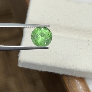 Tsavorita verde natural de 2,57 quilates, 8,5 mm, piedra de corte redondo para anillos y fabricación de joyas - Product Image 3
