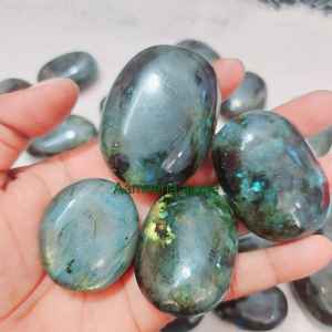 Venta al por mayor de piedras de Palma de Aventurina verde natural piedras preciosas de ágata Ovalada para curar cristales de orgón para la venta - Product Image 3