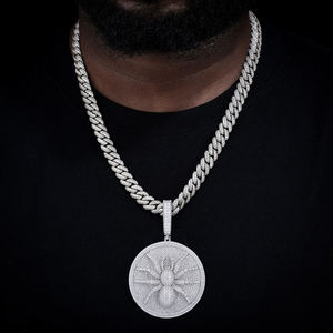 Colgante de Araña Chapado en Platino con Diamantes Redondos de Corte Brillante, Joyería Temática Hiphop para Hombre, Regalo - Product Image 1