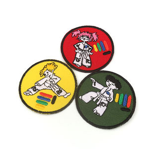 Parches de tela tridimensionales termoadhesivos, cosidos o adhesivos, con formas de corazón y letras del alfabeto, etiquetas autoadhesivas para sombreros. - Product Image 3