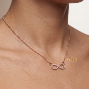 Magnifique collier en or et diamants de luxe avec symbole de l'éternité pour femmes, parfait pour un anniversaire, un mariage, un cadeau de mariée et un style - Product Image 6
