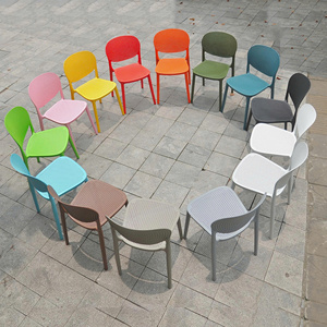 Silla de Jardín de Plástico Moldeado Moderna de Alta Gama en Color Rojo con Orificios - Muebles de Exterior Resistentes al Agua, Duraderos, Cómodos y Apilables - Product Image 4