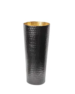 Florero Moderno de Aluminio Hecho a Mano, Elegante Decoración de Interiores para el Hogar, Producto para Minoristas de Decoración y Tiendas de Muebles - Product Image 1