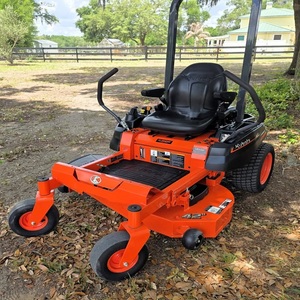 เครื่องตัดหญ้าแบบ Zero Turn รุ่น Kubota Z231 ประสิทธิภาพสูง พร้อมแท่นตัดขนาด 42 นิ้ว และเครื่องยนต์ทรงพลัง ออกแบบมาเพื่อการดูแลรักษาสนามหญ้าอย่างรวดเร็ว - Product Image 3