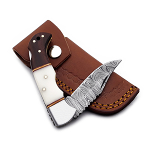 Couteau de survie pliant Damas sur mesure avec manche en corne et os, couteaux pliants avec étui en cuir. - Product Image 4
