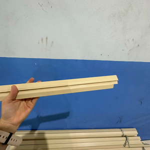 Dewoo 5,6 M nuevo estilo Puerta de PVC de alta calidad moldeado decorativo moderno impermeable embalaje personalizado fabricante de Vietnam - Product Image 4