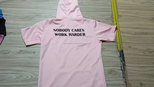 เสื้อฮู้ดแขนสั้นทรงโอเวอร์ไซส์สำหรับผู้ชาย ผ้าฝ้ายออร์แกนิค 100% น้ำหนัก 400 500 กรัม แบบสวมหัว สั่งผลิตได้ตามแบบ OEM ขายส่ง - Product Image 3
