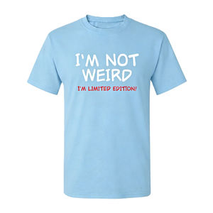 T-shirt en coton noir personnalisé, écologique, imprimé, décontracté, unisexe, à manches courtes, avec motif graphique 'Je ne suis pas bizarre' en édition limitée - Product Image 3