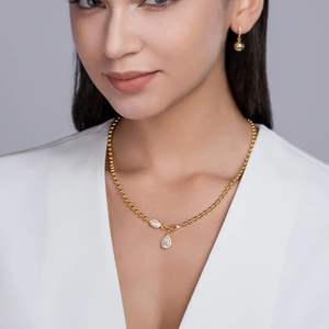 Mangalsutra minimalista con diamantes talla pera en oro – Collar nupcial moderno con cuentas negras y elegante colgante de diamantes - Product Image 3