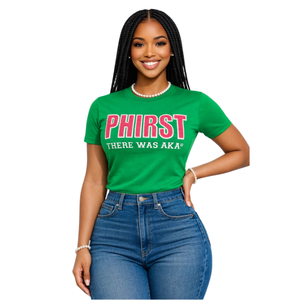 Maglietta Verde PHIRST There Was AKA per Donna, Manica Corta, Girocollo, in Cotone con Grafica, Top Casual alla Moda in Ciniglia Rosa - Product Image 1