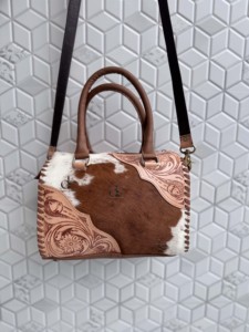 Bolso de hombro de cuero de vaca con pelo, nuevo, al por mayor, estilo Speedy, con grabado floral hecho a mano, estilo western, para mujer - Product Image 3