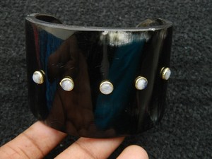 MN EXPORTS Pulseras de Cuerno de Vaca para Mujer, Diseño Moderno con Forma de Animal, Estilo Cristiano, Regalo para Mujer, Hecho en Uttar Pradesh - Product Image 3