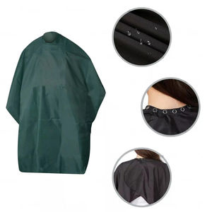 Cape de coiffure jetable en polyester imperméable, confortable et écologique pour hommes, vente en gros d'usine - Product Image 1