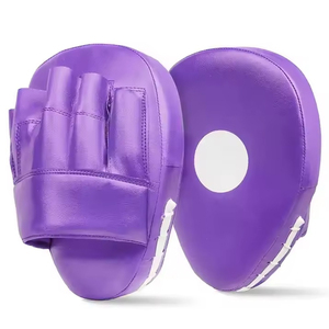 Guantes de boxeo personalizados de cuero curvado para entrenamiento y sparring de MMA, Muay Thai y kick boxing. - Product Image 2