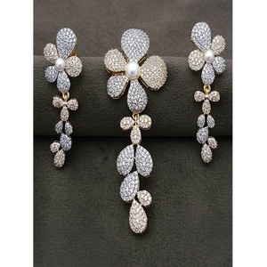 Conjunto de Collar y Pendientes de Diseño con Acabado Dorado y Blanco de Primera Calidad, Ideal para Bodas y Fiestas, Colección para Mujer - Product Image 2