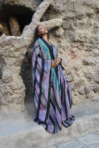 Luxe Violet Multicolore Loomed à la main Abaya en soie Kimonos Abaya d'été en soie - Product Image 2