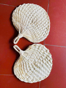 Abanico Artesanal de Bambú y Ratán con Diseño Tejido Elegante para Decoración de Hoteles y Resorts de Lujo, Regalo o Souvenir - Product Image 2