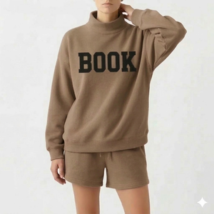 Ensemble haut à col montant et short pour femme, offrant une silhouette décontractée pour un look confortable et élégant - Product Image 1