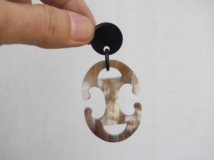 Pendientes de cuerno de búfalo hechos a mano, ecológicos, de alta calidad, estilo moderno, artesanía natural, de Perfect Enterprises. - Product Image 2