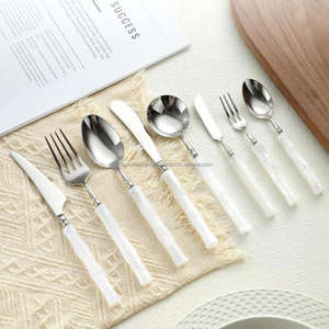 Juego de cubiertos de lujo con cucharas, tenedores y cuchillos dorados, juego de 5 piezas, juego de cubiertos con mangos blancos con cuentas, precio al por mayor. - Product Image 2