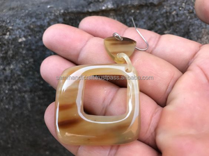 Boucles d'oreilles originales classiques en corne pour femmes et hommes Accessoire de fête élégant SAMI HANDICRAFTS IGI Certified - Product Image 2