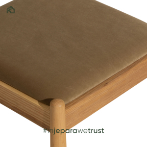 เก้าอี้ไม้ซุงไคดีไซน์ทันสมัยรุ่นใหม่ พร้อมผ้ากำมะหยี่นุ่มสบาย ทนทานและกันน้ำ เหมาะสำหรับร้านกาแฟและห้องรับประทานอาหารในอพาร์ตเมนต์-Kukuh - Product Image 4