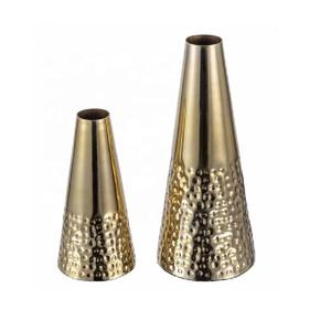 Vase à fleurs en laiton pour la décoration intérieure élégante, la présentation florale et les thèmes décoratifs contemporains - Product Image 1