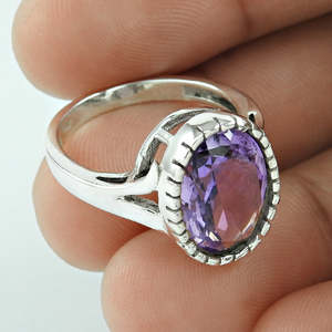 Anillo de piedra preciosa de amatista con corte ovalado natural, hecho a mano con plata de ley 925, joyería bohemia al por mayor al precio más bajo. - Product Image 2