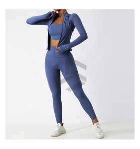 Ensemble de yoga pour femmes de haute qualité fabriqué au Pakistan, couleur unie, design personnalisé, logo sur le devant, écologique, respirant, taille élastique - Product Image 1