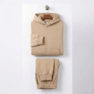 Ensemble de survêtement personnalisé pour hommes avec logo – Hoodie minimaliste et pantalon de jogging fuselé – Tenue de sport confortable – Fournisseur en gros et fabricant - Product Image 4