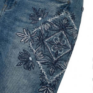 Fabricante de Shorts de Mezclilla con Pedrería, Maquinaria Avanzada, Mano de Obra Experta y Sistemas de Calidad - Product Image 5