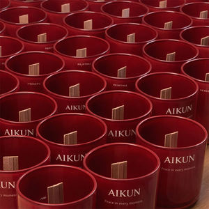 Vela Aromática AIKUN de Cera de Soya Natural con Flor de Cerezo y Almizcle en Frasco de Cerámica, Vela Perfumada Premium para B2B y Marca Privada - Product Image 2