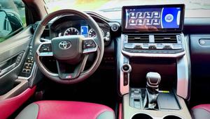 Toyota Land Cruiser 2017 GXR V6 Facelift a 2025 LC300 Usado con Título Limpio, Equipamiento Completo - Product Image 4