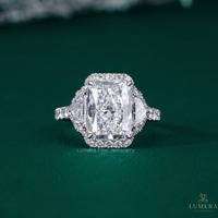 Anillo de Compromiso con Halo de Moissanita/Diamante Corte Radiante y Piedras Laterales en Oro Blanco de 9K/10K/14K/18K
